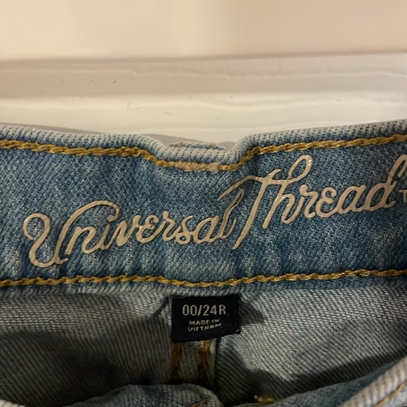 00 Universal Thread Ripped Straight Leg Jean - Picture 3 of 3